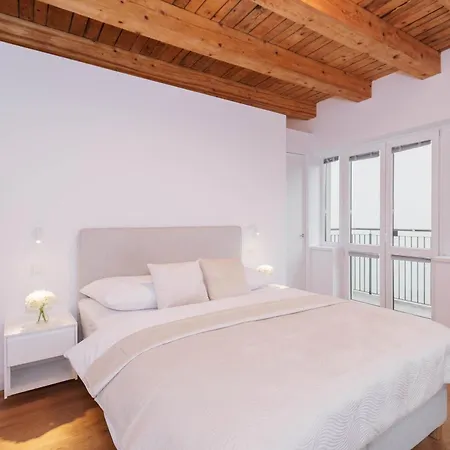 Minimalist Scandi - Cozy & Stylish Братислава